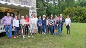 Equipe du Chateau de Dalhem réunie pour un salut