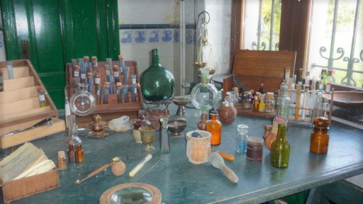 laboratory-chemistry-groups-dalhem-chateau-clinique